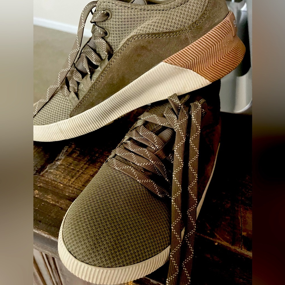 Sorel Out 'N About Plus Lace Shoes - Women's.  Olive Green Size 7